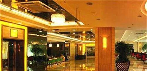 Дунъян: Tourism Hotel