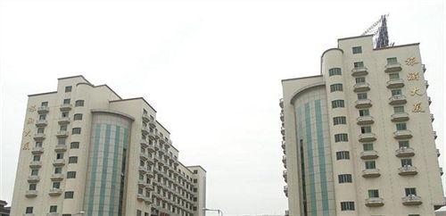 Дунъян: Tourism Hotel