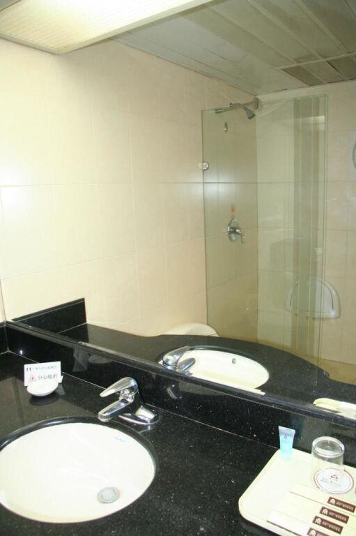Чжэнчжоу: Zhengzhou Hualian Guangzhou Hotel
