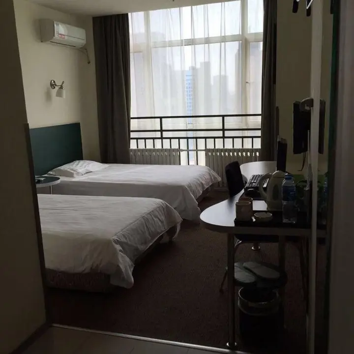 Шицзячжуан: Home Inn Shijiazhuang Xinbai Square