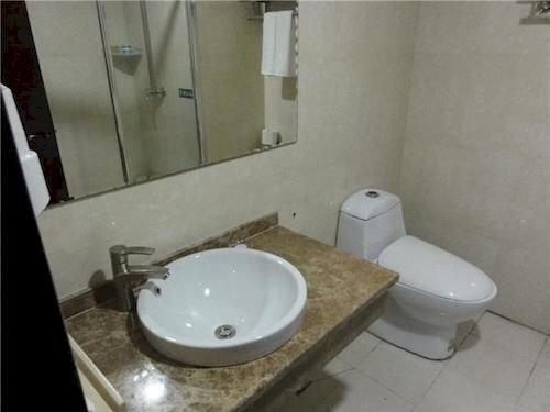 Вэйнань: Huashan Guan Zhong Hotel