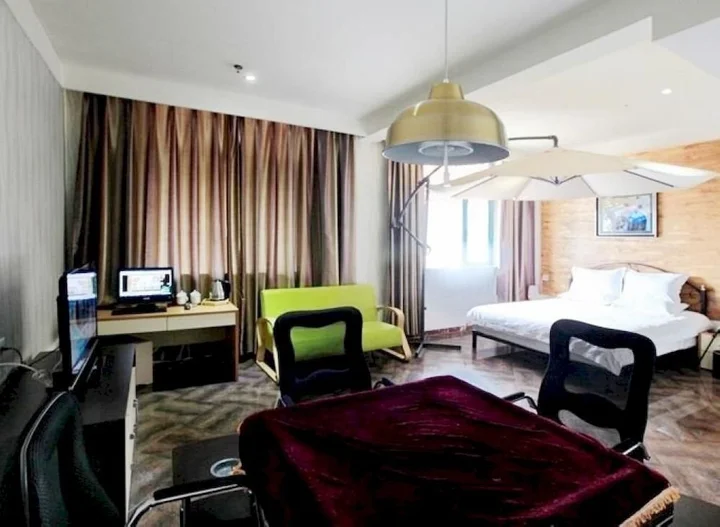 Наньян: Blue Mountain Hotel