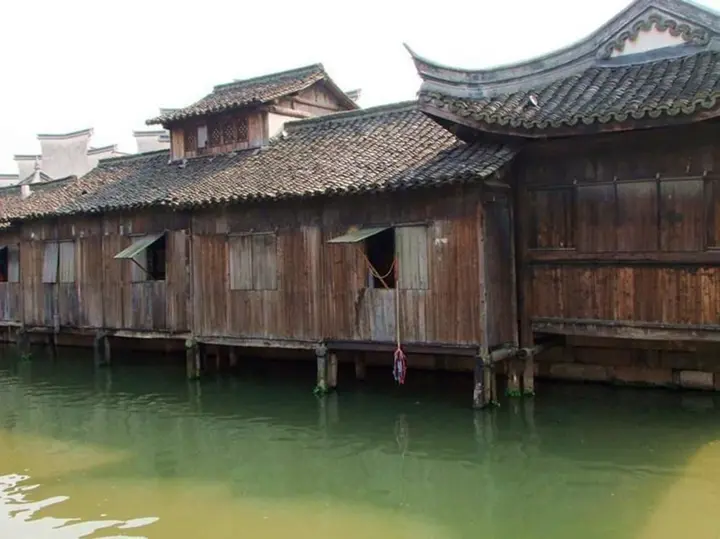 Цзясинь: Wuzhen Dahong Inn