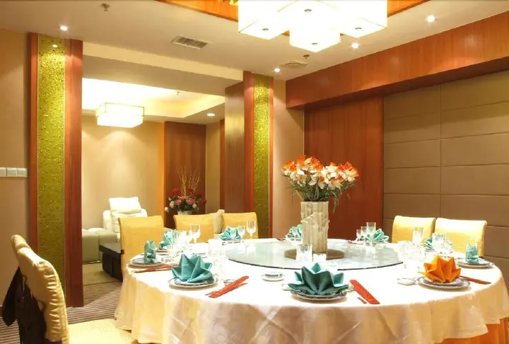 Уси: Wuxi Canal Grand Hotel