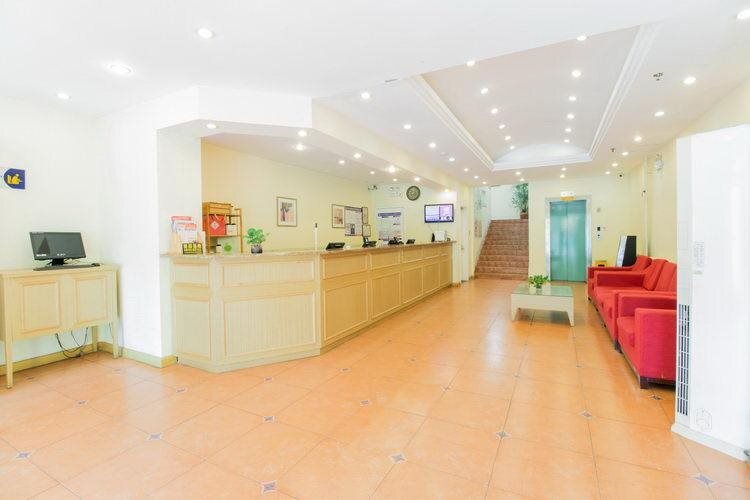 Жичжао: Home Inn Rizhao Railway Station