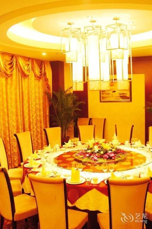 Синьсян: Fengsheng Zhongzhou Business Hotel