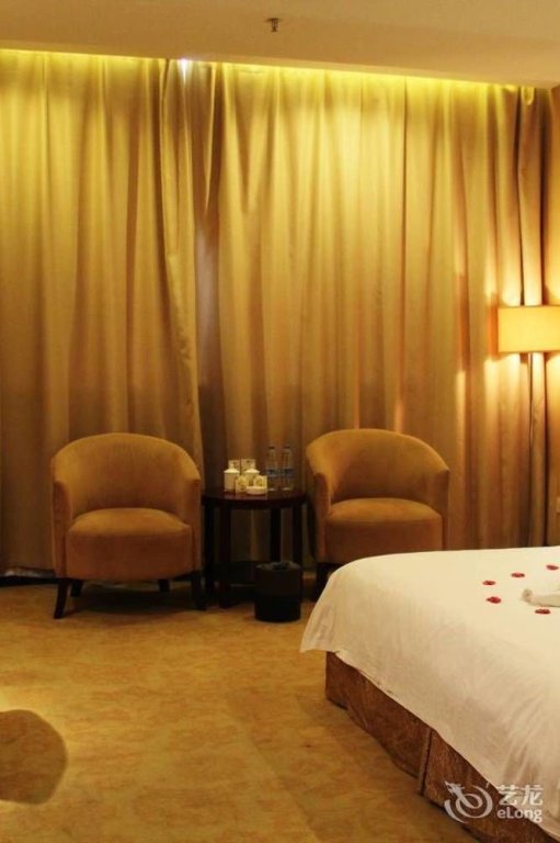 Синьсян: Fengsheng Zhongzhou Business Hotel