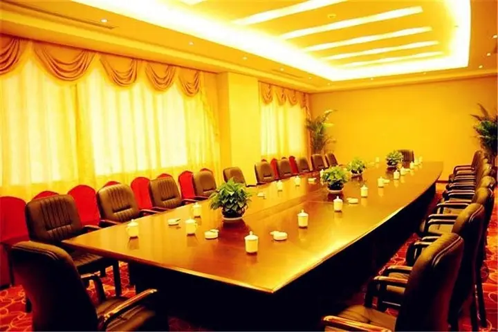 Синьсян: Fengsheng Zhongzhou Business Hotel