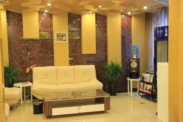 Кайфын: Kaifeng Wangjiao Spring Hotel