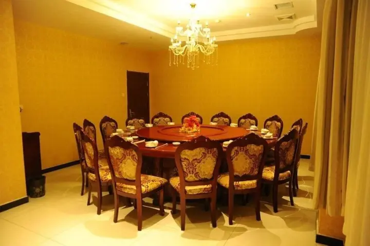 Яньань: Yichuan Longsheng Business Hotel