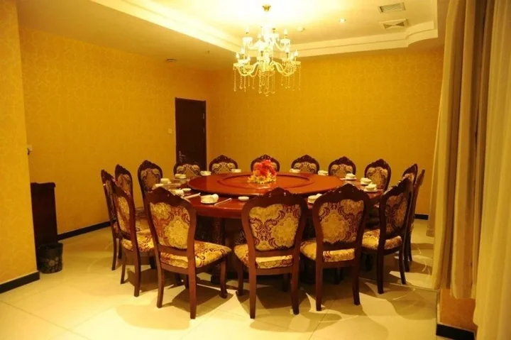 Яньань: Yichuan Longsheng Business Hotel