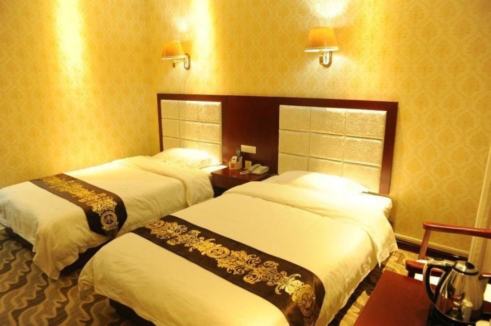 Яньань: Yichuan Longsheng Business Hotel