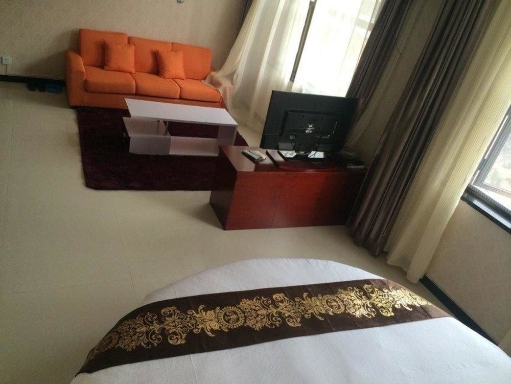 Яньань: Yichuan Longsheng Business Hotel