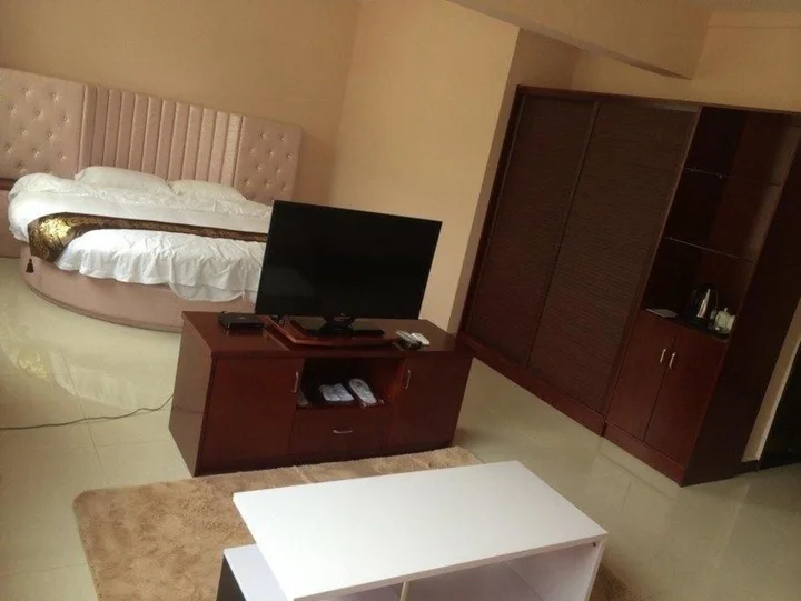 Яньань: Yichuan Longsheng Business Hotel