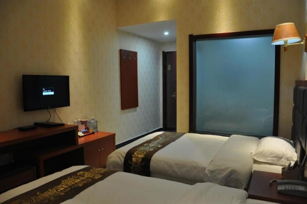 Яньань: Yichuan Longsheng Business Hotel