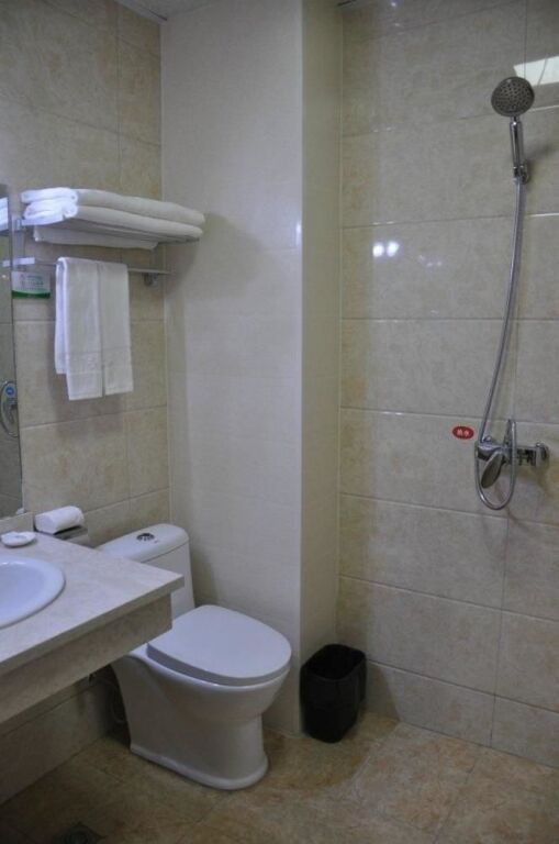 Яньань: Yichuan Longsheng Business Hotel