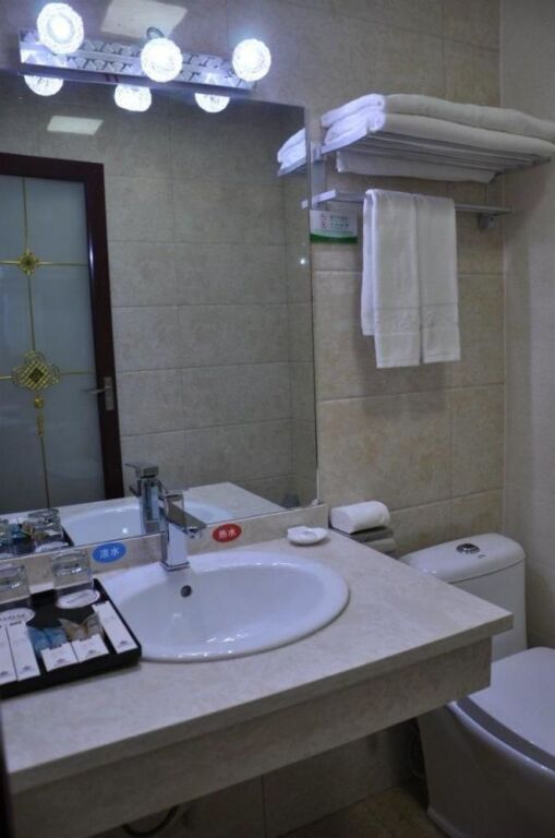 Яньань: Yichuan Longsheng Business Hotel