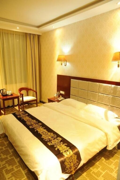 Яньань: Yichuan Longsheng Business Hotel