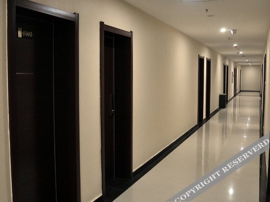 Яньань: Yichuan Longsheng Business Hotel