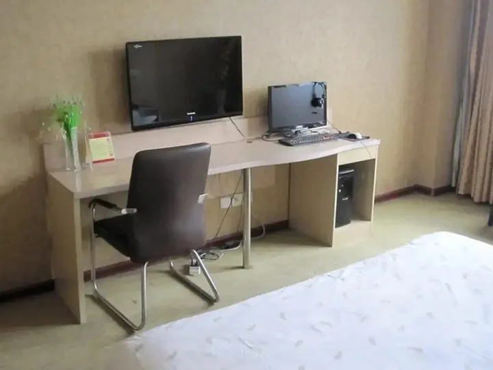 Ухань: Jiuzhou Business Hotel