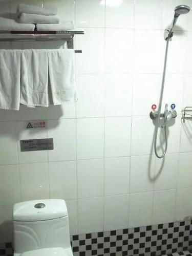 Ухань: Jiuzhou Business Hotel