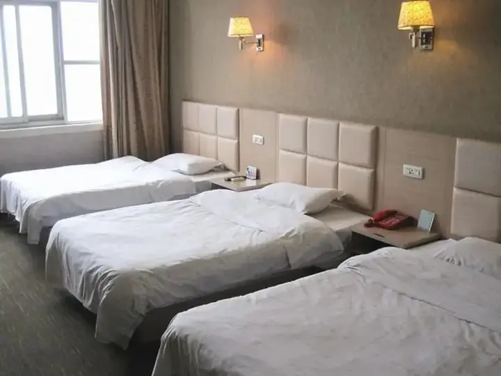 Ухань: Jiuzhou Business Hotel