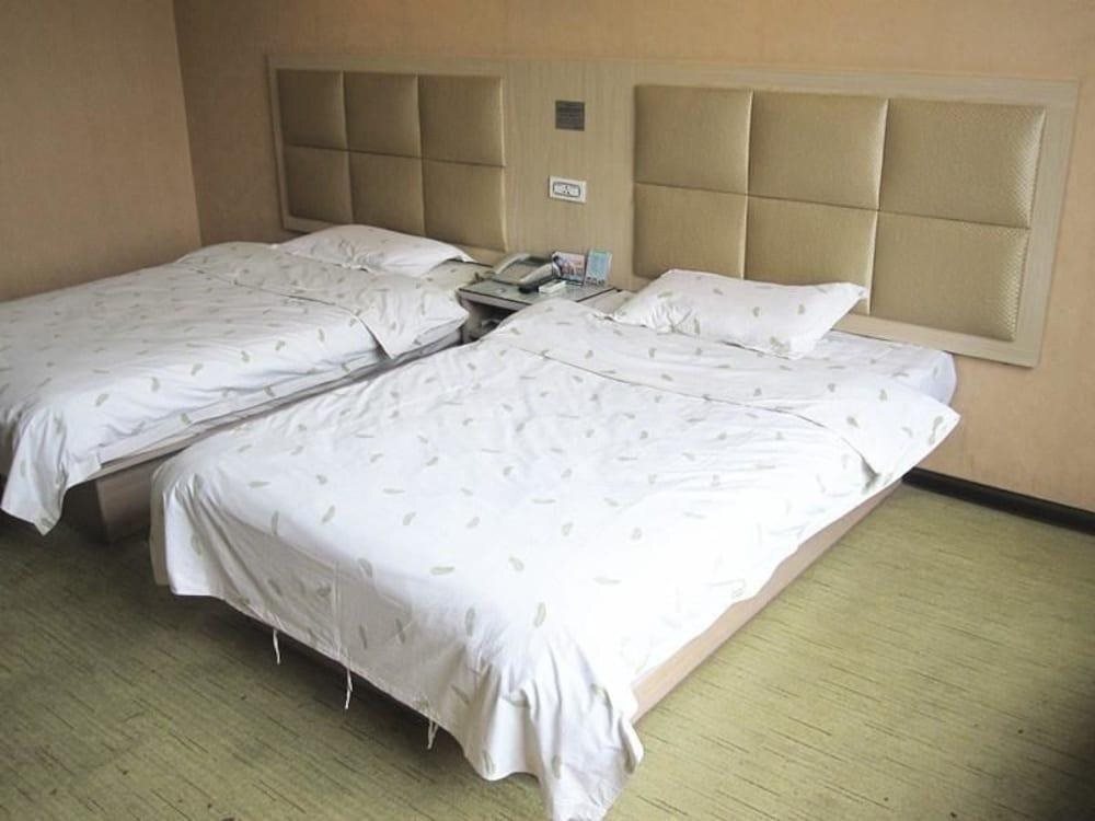 Ухань: Jiuzhou Business Hotel