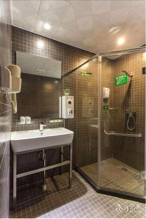 Далянь: Motel 168 Dalian Jiefang Plaza
