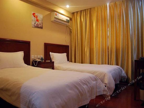 Цзинин: Greentree Inn Jining Railway Station Hotel