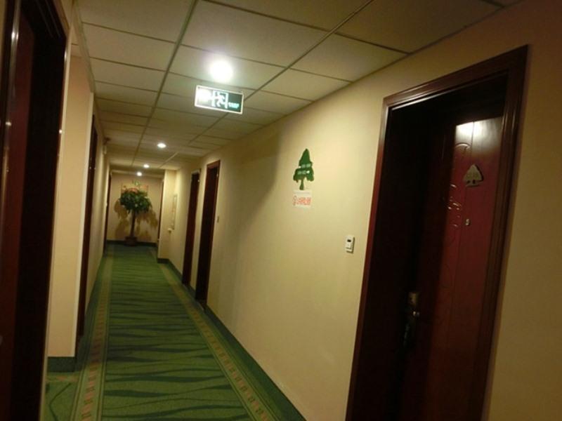 Цзинин: Greentree Inn Jining Railway Station Hotel