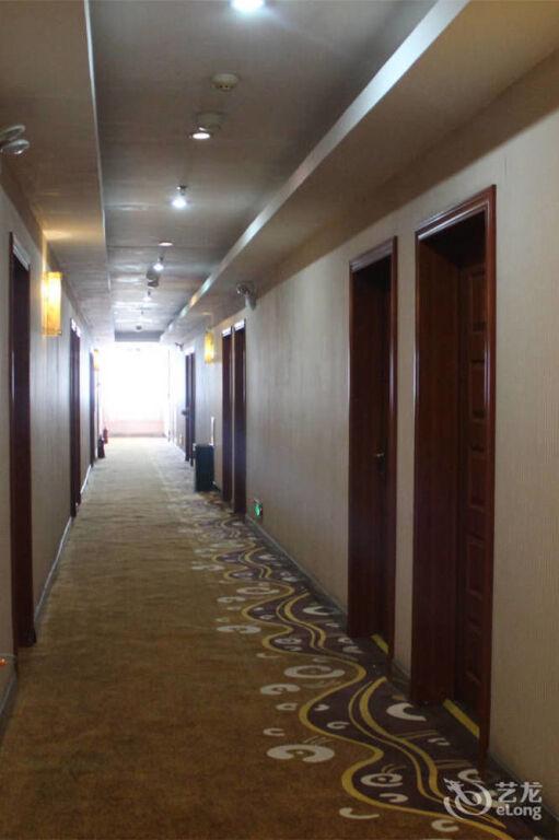 Синьсян: Meiyijia Business Hotel