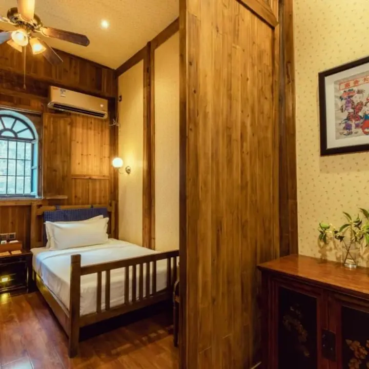 Хуаншань: Pig's Inn (Yi County Bishan)