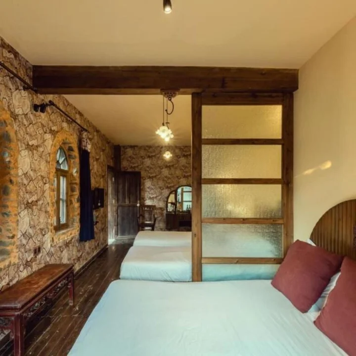 Хуаншань: Pig's Inn (Yi County Bishan)