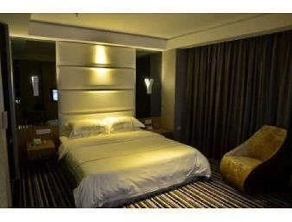 Фошань: Yilai Hotel (Foshan Dali Fengchi aluminum market store)