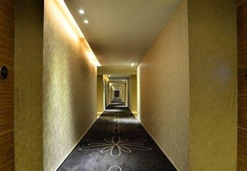 Фошань: Yilai Hotel (Foshan Dali Fengchi aluminum market store)