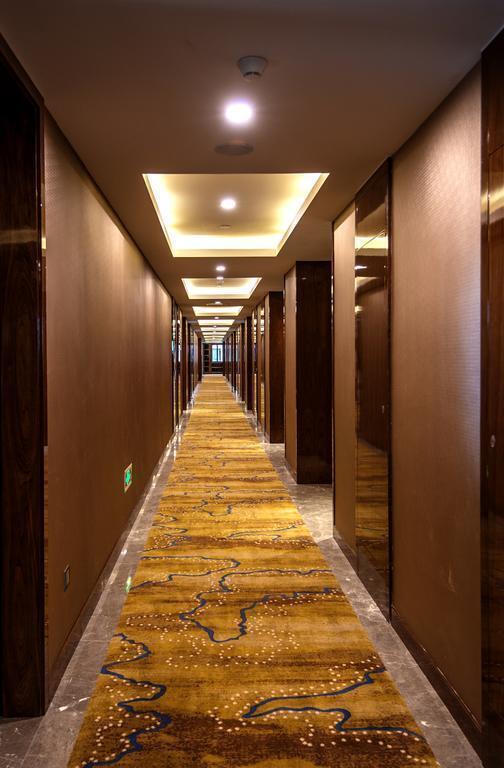 Юнчжоу: Days Hotel Chuangfacheng(Next to the yongzhou high railway station )