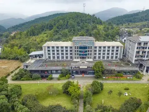 Чунцин: Jindaoxia Liangjiang Holiday Hotel