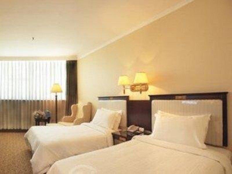 Урумчи: Ramada Tunhe