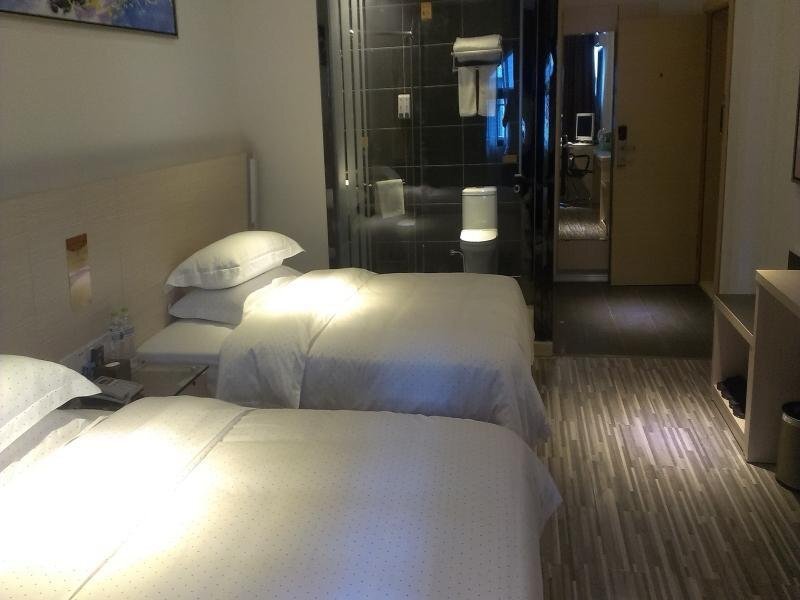 Хэчи: Yizhou City Express Hotel