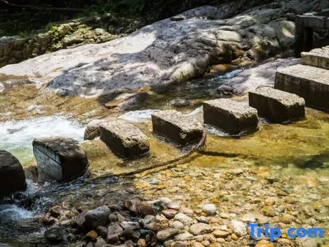 Хойчжоу: New Taoyuan Mountain Village