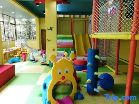 Хойчжоу: New Taoyuan Mountain Village