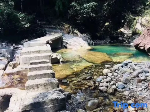 Хойчжоу: New Taoyuan Mountain Village