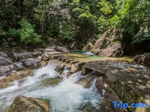 Хойчжоу: New Taoyuan Mountain Village
