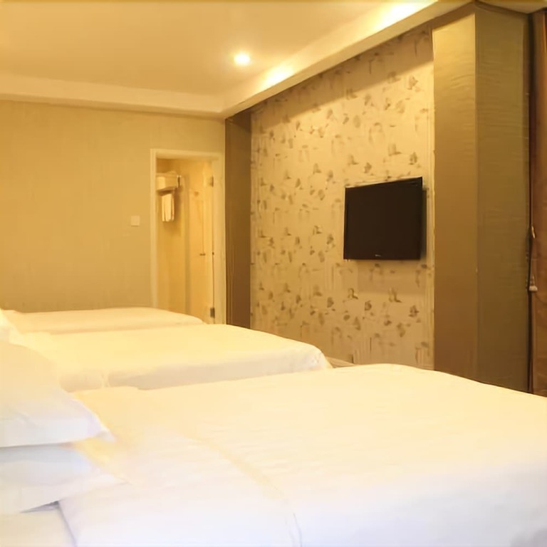 Джиангме: Milan Hotel