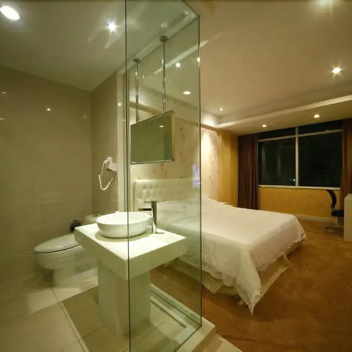 Джиангме: Milan Hotel