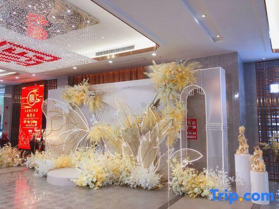 Эчжоу: Huanggang New Beacon Waiden Hotel