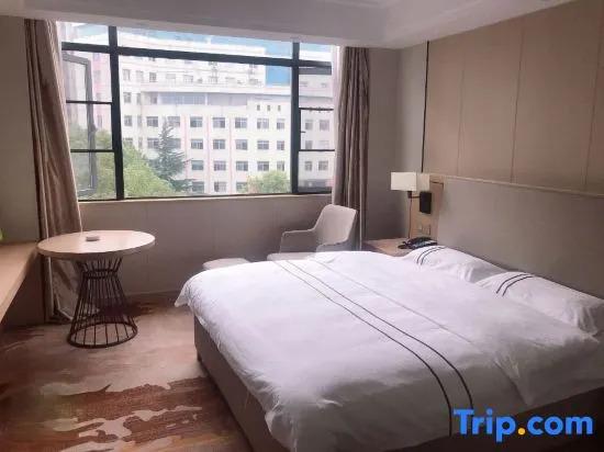Эчжоу: Huanggang New Beacon Waiden Hotel