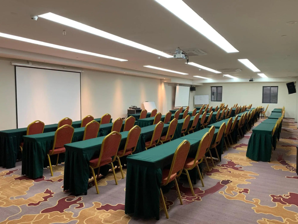 Ухань: HanTing Hotel (Wuhan Wuchang Railway Station Qiyimen)