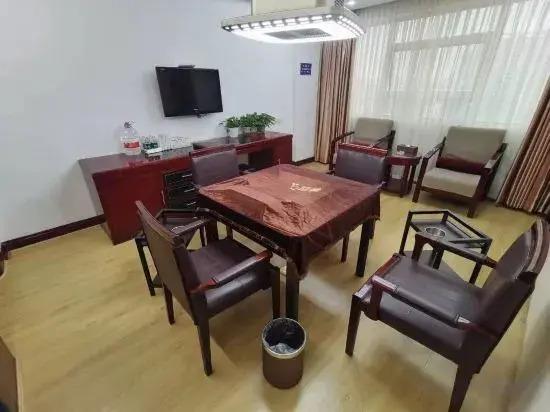 Сяогань: Oriental Hawaii Holiday Hotel