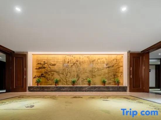 Ичунь: Qinglong Hotel Yichun